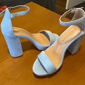 Size 6 Blue heels